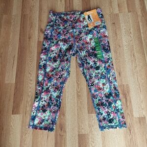 MUUV 21" Inseam Capri Length Legging Large